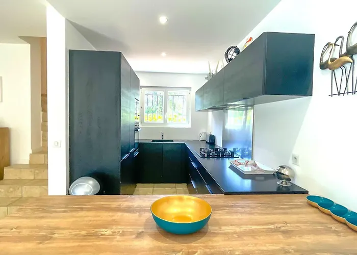 Amaredda Di Arasu فيلة *